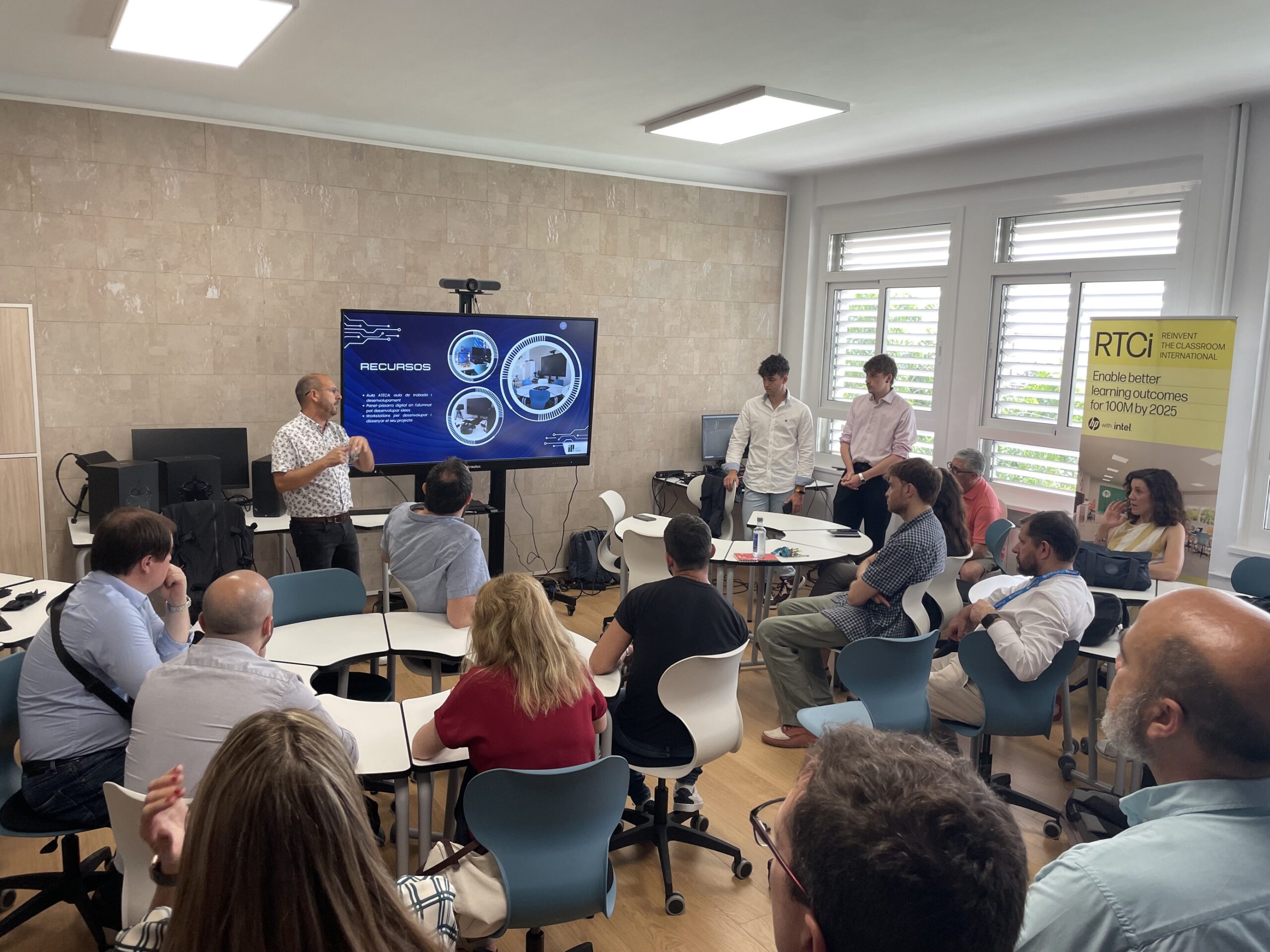 Aulas Mentor con estaciones de trabajo Z by HP con Intel®